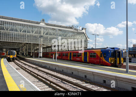 Le nuove piattaforme più lunghe presso la stazione Waterloo di Londra, Waterloo, Inghilterra, Regno Unito Foto Stock