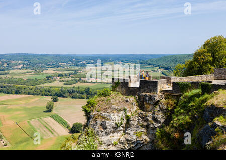 Vista sulla valle della Dordogna da Domme nel dipartimento di Dordogna in Nouvelle-Aquitaine nella parte sud-ovest della Francia Foto Stock