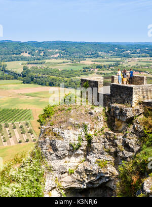 Vista sulla valle della Dordogna da Domme nel dipartimento di Dordogna in Nouvelle-Aquitaine nella parte sud-ovest della Francia Foto Stock