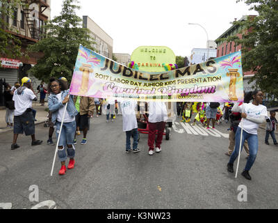 Brooklyn, Stati Uniti d'America. Il 2 settembre, 2017. Il cinquantesimo Caraibi annuale Junior Carnival di Brooklyn, NY, STATI UNITI D'AMERICA. Foto Stock