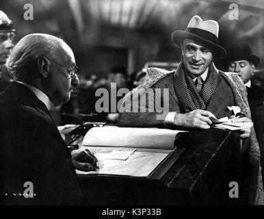 Viaggio scuro [BR 1937] CONRAD VEIDT [destra] Data: 1937 Foto Stock