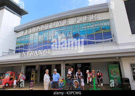 La facciata di ingresso al molo a Felixstowe, Suffolk, Inghilterra, Regno Unito Foto Stock