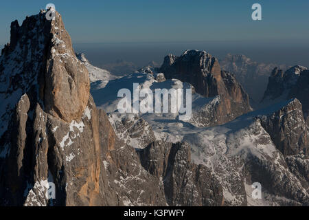 Vista aerea del Cimon della Pala di picco. Paneveggio parco naturale, Pale di San Martino gruppi, Dolomiti. Provincia di Trento, Trentino Alto Adige L'Italia, Europa Foto Stock