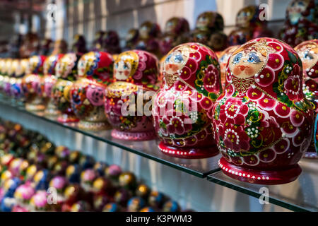 San Pietroburgo, Russia, Eurasia. Matrioska bambole sono il più popolare negozio di souvenir dalla Russia. Foto Stock