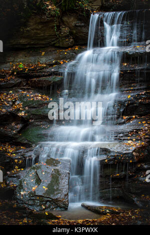 Parco Nazionale delle Foreste Casentinesi, Badia Prataglia, Toscana, Italia, Europa. La cascata dettaglio. Foto Stock