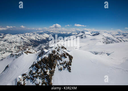 Vista aerea del ghiacciaio dei Forni il Monte Cevedale e Zufallspitze Valtellina Lombardia Italia Europa Foto Stock