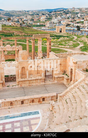 I ruderi di antiche Jerash, la città greco-romana di Gerasa in Giordania moderna Foto Stock