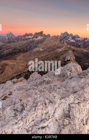 Viste del monte Antelao,Croda da Lago e il gruppo del monte Pelmo,Cortina d'Ampezzo,Belluno distretto,Veneto,l'Italia,l'Europa Foto Stock