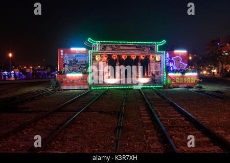 Kaohsiung, Taiwan. Festa delle lanterne in Kaohsiung Taiwan presso il molo 2 art center. Il Capodanno cinese è un importante festival cinese ha celebrato presso la volta del calendario cinese. In Cina, è anche noto come il Festival di Primavera, la traduzione letterale del moderno nome cinese. Foto Stock