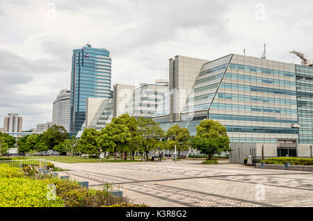 Il paesaggio urbano di Ariake nella zona di Ariake Tokyo Big Sight a Tokyo Bay, Giappone Foto Stock