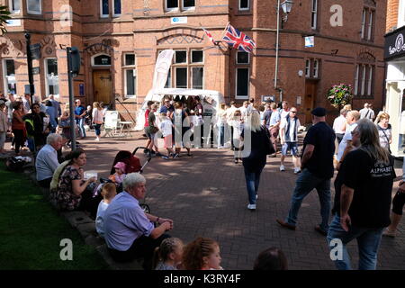 Nantwich, Cheshire, Food Festival, formaggio, bevande, annuale, città del mercato, edifici in bianco e nero, Elizabethan, Old, Storia, storico, presto. Foto Stock