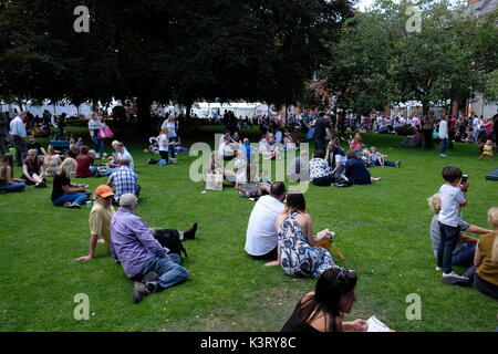 Nantwich, Cheshire, Food Festival, formaggio, bevande, annuale, città del mercato, edifici in bianco e nero, Elizabethan, Old, Storia, storico, presto. Foto Stock