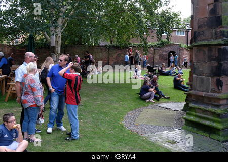 Nantwich, Cheshire, Food Festival, formaggio, bevande, annuale, città del mercato, edifici in bianco e nero, Elizabethan, Old, Storia, storico, presto. Foto Stock