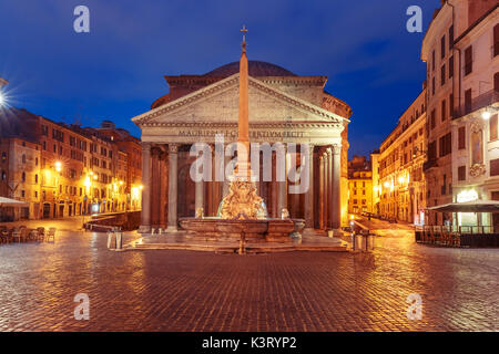 Il Pantheon di notte, Roma, Italia Foto Stock