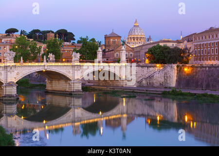 San Pietro Cattedrale al mattino, Roma, Italia. Foto Stock