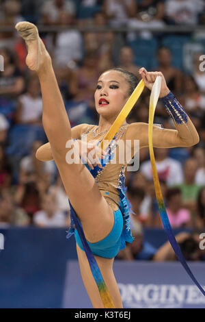 Sumire Kita (JPN), 1 settembre 2017 la ginnastica ritmica : Sumire Kita del Giappone si esibisce con il nastro durante la trentacinquesima Rhythmic Gymnastics World Championships 2017 singoli tutto intorno al finale di Adriatic Arena di Pesaro, Italia. Credito: Enrico Calderoni AFLO/sport/Alamy Live News Foto Stock