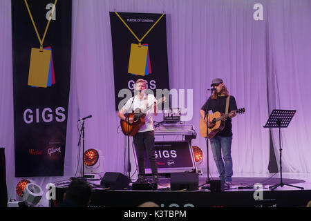 Londra, Regno Unito. 2 Sep, 2017. Finalista rada banda di due suona presso il sindaco di Londra concerti al Westfield di Londra. Credito: Vedere Li/Alamy Live News Foto Stock