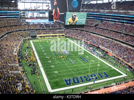 Arlington, TX USA. 02Sep, 2017. Un AT&T Stadium durante il NCAA Advocare classico gioco di calcio tra Michigan Ghiottoni e la Florida Gators presso AT&T Stadium Arlington, TX. Thurman James/CSM/Alamy Live News Foto Stock