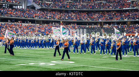 Arlington, TX USA. 02Sep, 2017. Una Florida Band prima del NCAA Advocare classico gioco di calcio tra Michigan Ghiottoni e la Florida Gators presso AT&T Stadium Arlington, TX. Thurman James/CSM/Alamy Live News Foto Stock