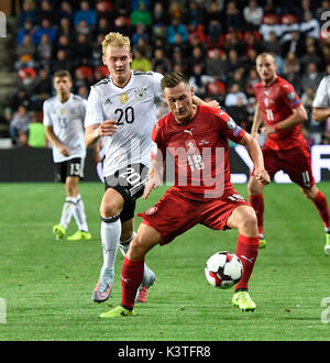 Praga, Repubblica Ceca. 01 Sep, 2017. L-R JULIAN BRANDT (GER) e JAN BORIL (CZE) in azione durante i Campionati mondiali di qualificazione, gruppo C, match Repubblica Ceca vs Germania, a Praga Repubblica Ceca, Venerdì, 1 settembre 2017. Credito: Michal Krumphanzl/CTK foto/Alamy Live News Foto Stock