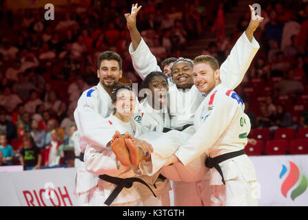 Budapest, Ungheria. 03Sep, 2017. Il francese del team judoka celebrare medaglie di bronzo durante la Suzuki World Judo Championships 2017 a Budapest, in Ungheria, in data 3 settembre 2017. Credito: Vit Simanek/CTK foto/Alamy Live News Foto Stock