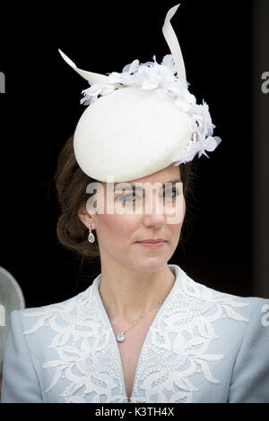 Londra, Regno Unito. Decimo Giugno, 2016. Il Duca e la Duchessa di Cambridge, William e Catherine e il principe Harry frequentare il servizio di ringraziamento durante il Queens novantesimo compleanno presso la cattedrale di St Paul a Londra, Regno Unito, 10 giugno 2016. Foto: Patrick van Katwijk/ point de vue fuori - nessun filo SERVICE - | in tutto il mondo di utilizzo/dpa/Alamy Live News Foto Stock