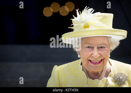 Londra, Regno Unito. Decimo Giugno, 2016. Il Duca e la Duchessa di Cambridge, William e Catherine e il principe Harry frequentare il servizio di ringraziamento durante il Queens novantesimo compleanno presso la cattedrale di St Paul a Londra, Regno Unito, 10 giugno 2016. Foto: Patrick van Katwijk - nessun filo SERVICE - | in tutto il mondo di utilizzo/dpa/Alamy Live News Foto Stock