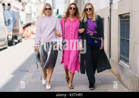 Showgoers chic che pongono al di fuori di Baum und Pferdgarten pista spettacolo durante la Copenhagen Fashion Week - Agosto 10, 2017 - Foto: Pista Manhattan/Grazia Lunn ***per solo uso editoriale*** | Utilizzo di tutto il mondo Foto Stock