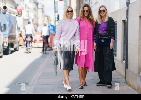 Showgoers chic che pongono al di fuori di Baum und Pferdgarten pista spettacolo durante la Copenhagen Fashion Week - Agosto 10, 2017 - Foto: Pista Manhattan/Grazia Lunn ***per solo uso editoriale*** | Utilizzo di tutto il mondo Foto Stock