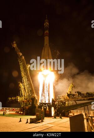 Il Soyuz MS-05 lanci spaziali per la NASA Stazione Spaziale Internazionale per la spedizione 52 presso il cosmodromo di Baikonur Luglio 28, 2017 di Baikonur in Kazakhstan. (Foto di Joel Kowsky via Planetpix) Foto Stock