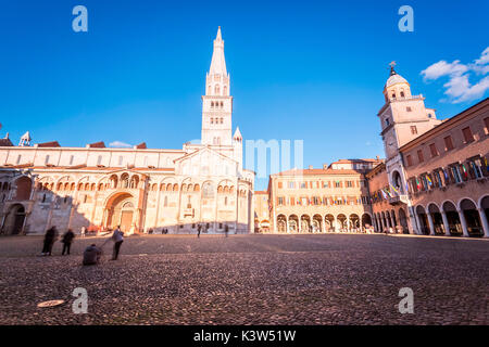 Modena, Emilia Romagna, Italia. Piazza Grande e il Duomo al tramonto. Foto Stock