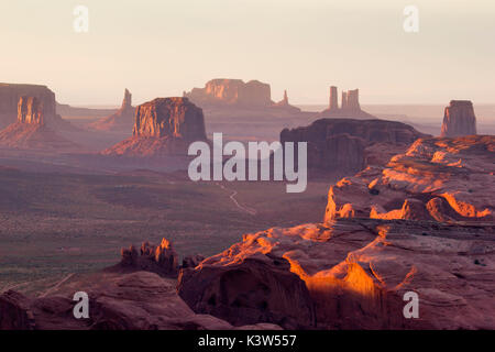 Utah - frontiera Ariziona, panorama della Valle Monumento da un punto remoto di vista, noto come Hunt Mesa Foto Stock