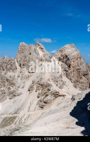 Il Rifugio Principe in un giorno di estate Dolomiti di Antermoia, Italia Foto Stock