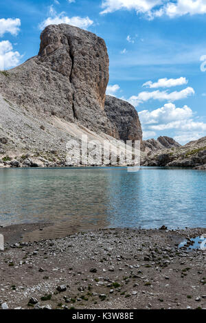 L'Italia, Trentino Alto Adige, Dolomiti. Lago di Antermoia nel gruppo del Catinaccio Foto Stock