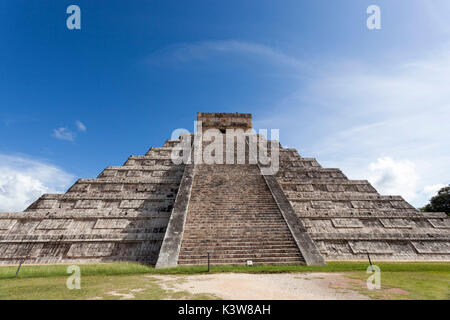 El Castillo, Chichen Itza sito archeologico, Yucatan, Messico. Foto Stock