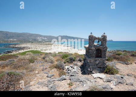 Elafonissi beach, Creta, Grecia, l'Europa. Le dune di sabbia con piante particolari in questo ambiente estremo. Foto Stock