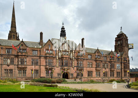 Consiglio di coventry house, high street, Coventry, warwickshire in stile tudor Grade ii-listed building aperto 1920 statue di godiva, leofric e giustizia ar Foto Stock