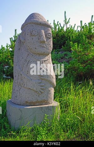 Un dol hareubang nonno statua su Jeju Island in jeju speciale provincia amministrativa in Corea del Sud Foto Stock