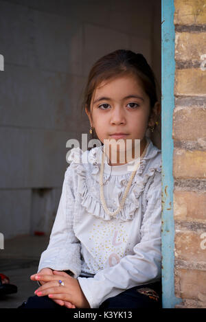 Ritratto di una ragazza iraniana, Yazd, Iran Foto Stock