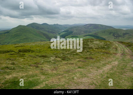 Castlelaw Hill, Turnhouse Hill, Carnethy Hill e Scotti Legge da Allermuir Hill, Pentland Hills, nel Pentland Hills Regione Foto Stock