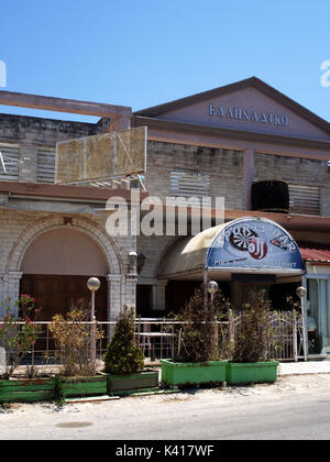 Chiuso il bar e la piscina hall di Roda, Corfù, Grecia Foto Stock