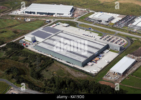 Vista aerea di un parco industriale allo svincolo 3 della M61, Bolton, Regno Unito Foto Stock