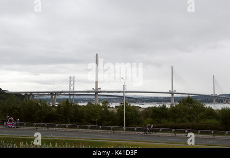 Vista generale del Queensferry attraversando prima dell'apertura ufficiale del nuovo ponte sul Firth of Forth. Foto Stock
