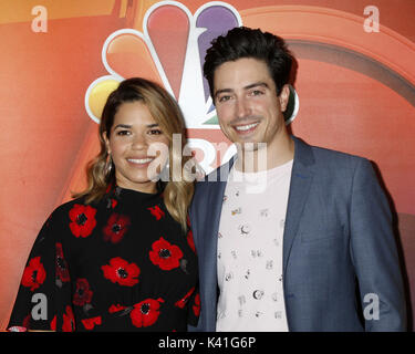 2017 Summer TCA Tour 'NBCUniversal Press Tour' presso il Beverly Hilton Hotel di Beverly Hills, la California. Dotato di: America Ferrera, Ben Feldman dove: Beverly Hills, in California, negli Stati Uniti quando: 03 Ago 2017 Credit: Nicky Nelson/WENN.com Foto Stock