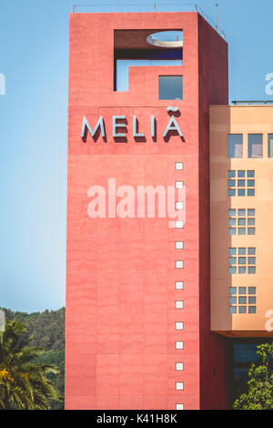 BILBAO, Spagna - 19 Luglio 2016 : architettura particolare del Melia Hotel un albergo di lusso progettato da Ricardo Legorreta e ispirato da Eduardo Chillida' Foto Stock