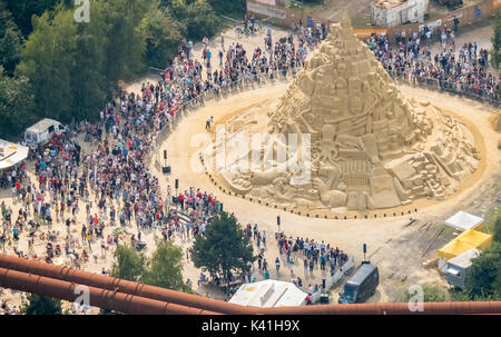 Creazione di record del mondo castelli di sabbia: 16.679 metri, parco paesaggistico Duisburg-Nord, molti visitatori arrivano al primo impianto siderurgico, il libro Guinness dei Recor Foto Stock