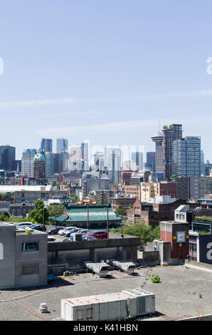 Vancouver, British Columbia, Canada, 26 Giugno 2017: Guardando fuori in tutta Vancouver Chinatown da un edificio highrise Foto Stock