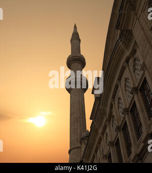 La moschea blu contro il tramonto. Istanbul, Turchia Foto Stock