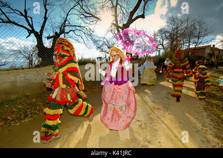 Caretos al carnevale di Podence. Tras os Montes, Portogallo Foto Stock