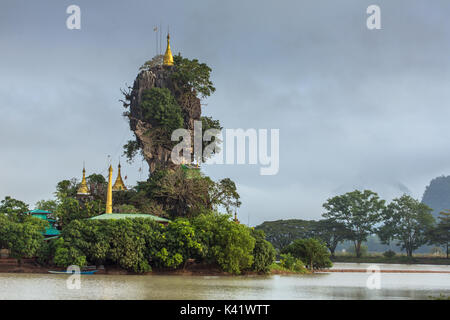 Bella Kyauk buddista Kalap Pagoda di Hpa-an, Myanmar. Foto Stock